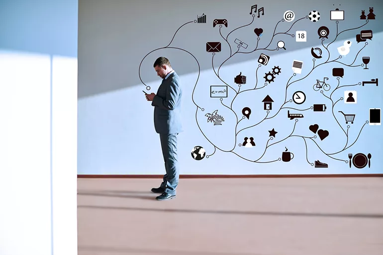 Zentrale Installation der Apps auf Smartphones